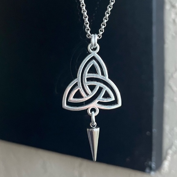 Celtic knot with silver spikes set ( necklace + earrings ) Celt goth triquetra - Picture 4 of 7